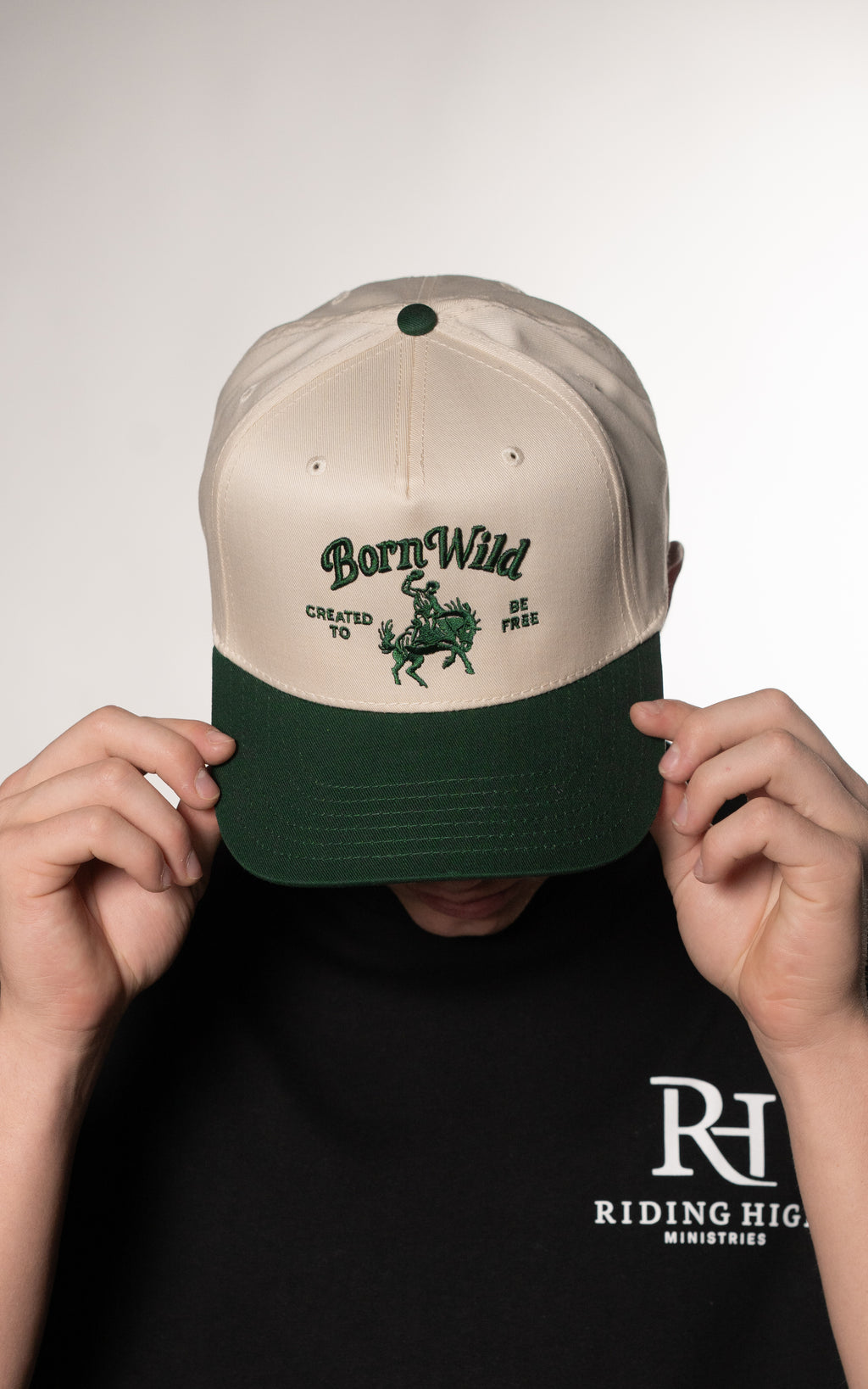 "BORN WILD" SNAPBACK - OFF WHITE/GREEN
