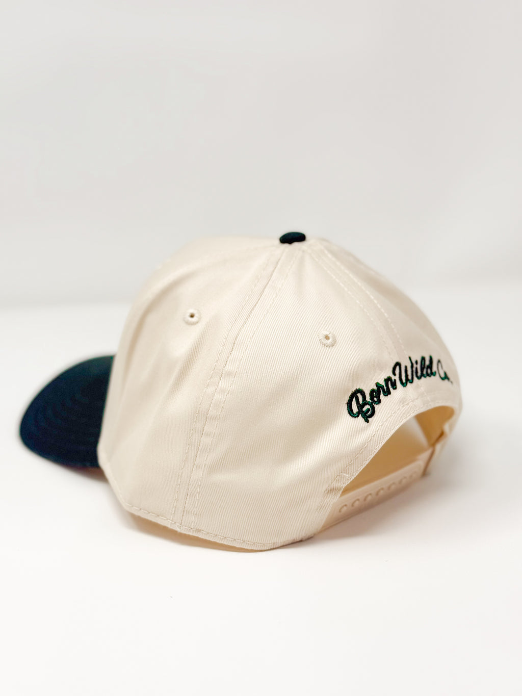 "BORN WILD" SNAPBACK - OFF WHITE/GREEN